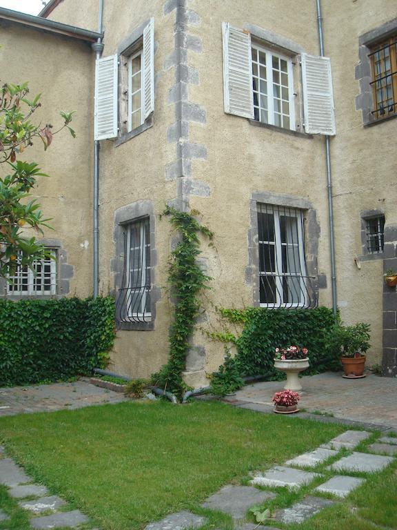 Bed and Breakfast Chateau De Bourrassol Menetrol Экстерьер фото